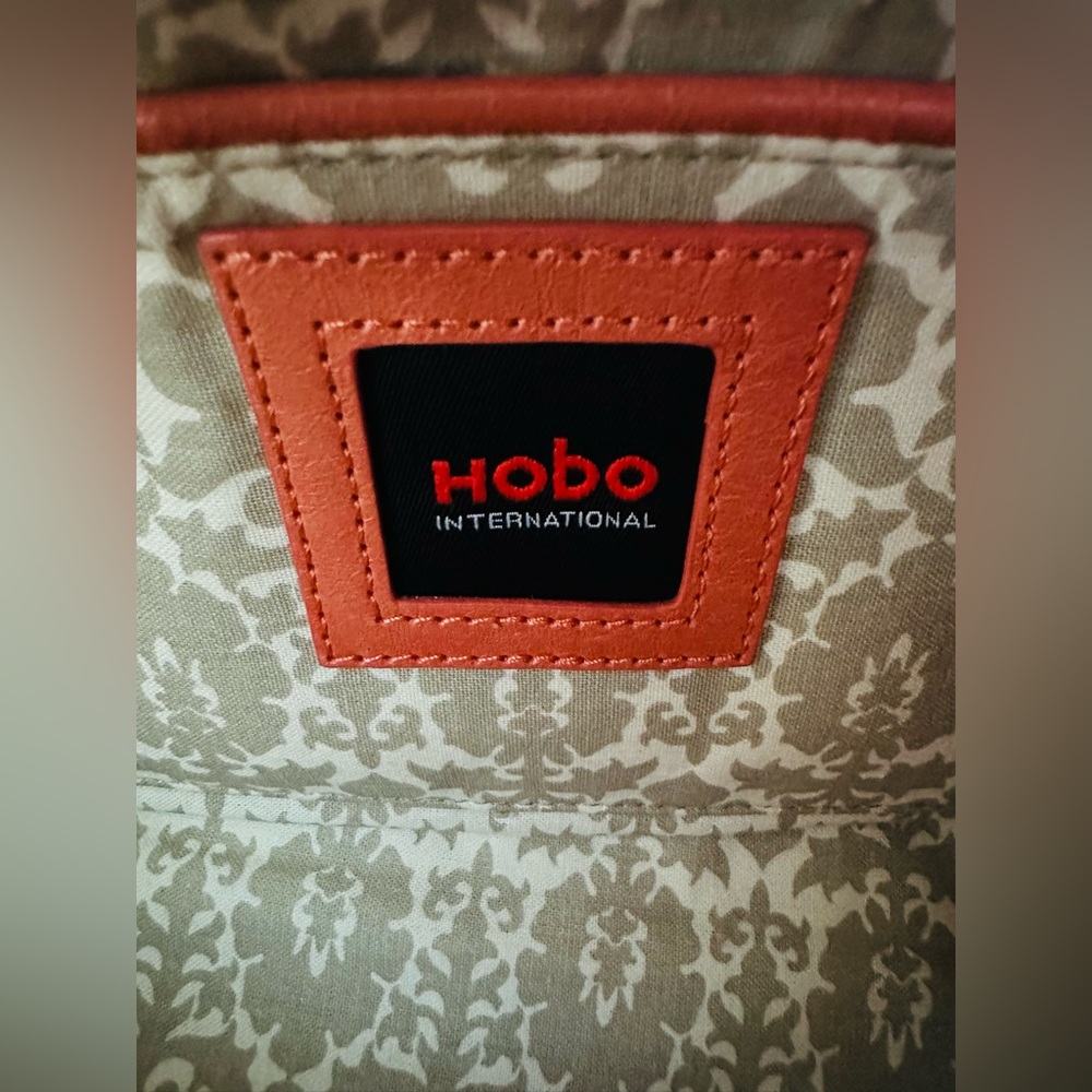 HOBO International Leather Shoulder Bag Medium Size in Salmon Color - Picture 6 of 7